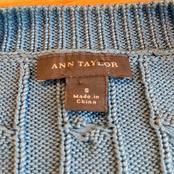 ✨Ann Taylor Turquoise Sweater✨ - Picture 6 of 7